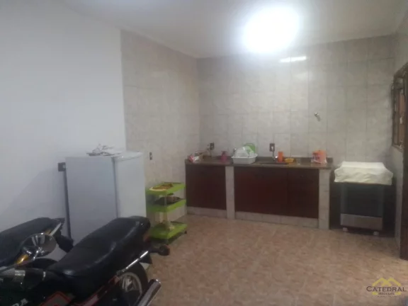 Imagem Casa térrea em localização privilegiada na Vila Arens