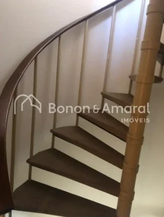 Imagem Localizado em uma das regiões mais valorizadas de Campinas, este triplex no Cambuí oferece o equil...