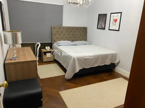 Imagem Lindo e espaçoso apartamento com 218m² de área. Recém reformado, possui 4 dormitórios, sendo 2 ...