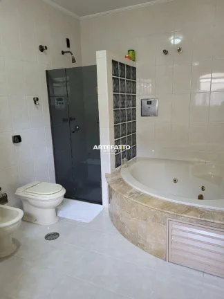 Imagem Casa com piscina bem localizada