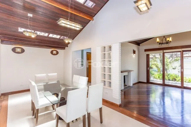 Imagem Casa Brooklin - 402M², 4 Dorms, 2 Suítes, 4 Vagas, Piscina Aquecida, Churrasqueira, Chuveiro a Gás, Lareira, Pomar, Jardim.