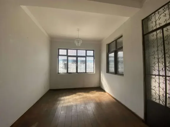 Imagem Casa Antiga com Alma e Charme no Coração de Barbacena!