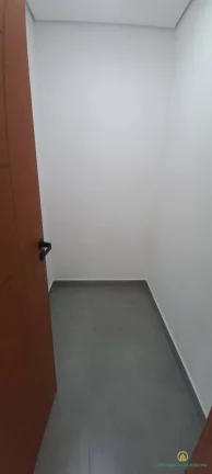 Imagem Casa nova, térrea com 3 suítes, estilo moderno com piscina em condomínio