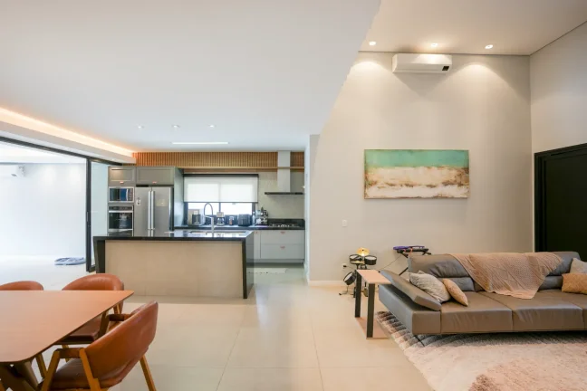 Imagem Casa à venda alto padrão - Área útil 250 m2 com 3 dormitórios sendo 3 suítes - 5 vagas - Condomínio