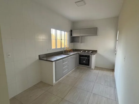 Imagem Casa de Esquina 85 m²/235 m² – 3 Dorms, 1 Suíte, Quintal Amplo e Espaço para Comércio!