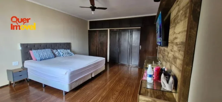 Imagem Casa à venda em Ribeirão Preto-SP, bairro Sumarezinho: 4 quartos, 1 suíte, 1 sala, 4 banheiros, 4 vagas de garagem, 249m²!