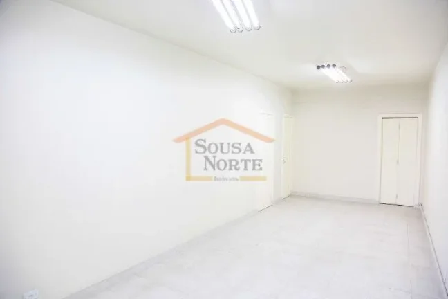Imagem Sala comercial, possui 66m² de área útil e 1 banheiro. Ideal para consultórios, escritórios ou ...