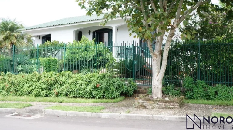 Imagem Casa à venda em bairro residencial com 3 dormitórios, suíte, 4 vagas de garagem,