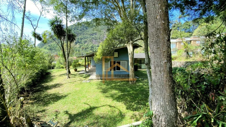 Imagem Casa linear com 4 dormitórios à venda, 156 m² - Granja Guarani - Teresópolis/RJ