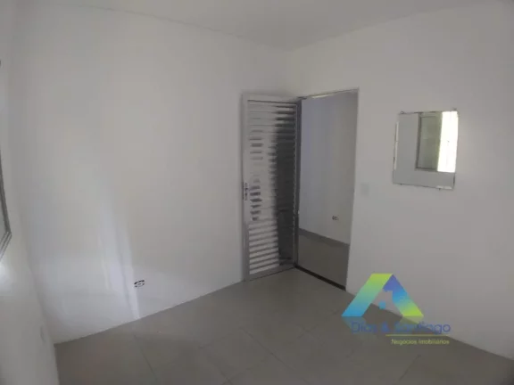 Imagem Lindo sobrado com excelente localização em bairro tranquilo de fácil acesso a comercios e principais avenidas com excelente valor !