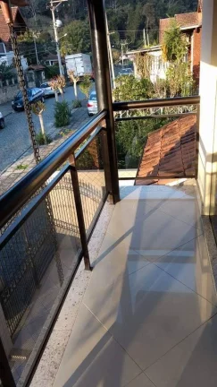 Imagem CASA COM 5 QUARTOS, MUITO PROXIMO AO CENTRO DE NOVA FRIBURGO