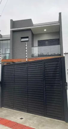 Imagem Sobrado com 3 suítes e 2 vagas de garagem no Bairro Rio Pequeno em Camboriú