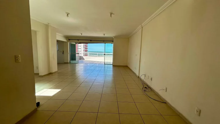 Imagem Cobertura com 3 dormitórios sendo 1 suíte e 2 vagas, a 200m da praia de Gravatá Navegantes/SC