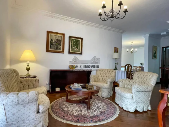 Imagem Casa à venda em Campos do Jordão - Com 4 dormitórios próximo ao Capivari