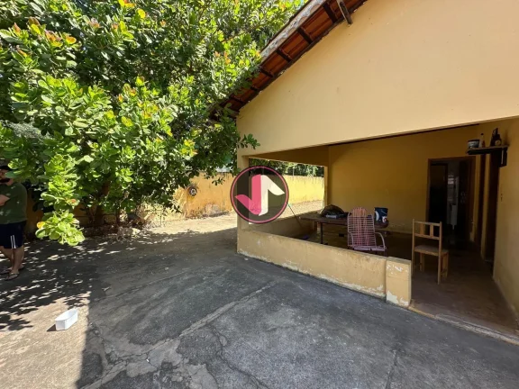 Imagem CASA DE ESQUINA PARA VENDA. casa muito bem localizada contento: -3 quartos sendo 1 suíte -sala de e...