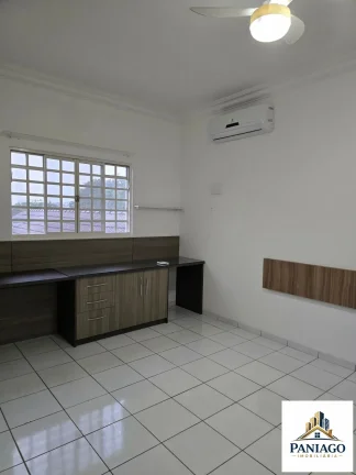 Imagem Casa aconchegante em condomínio, com 4 quartos, jardim e piscina, Cuiabá-MT