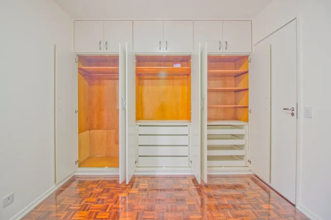 Imagem Apartamento Reformado 97M², 2Q, 1 Suíte, 2 Banheiros, 1 Vaga, Playground, Salão de Festas.