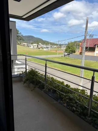 Imagem Casa de alto padrão com 4 dormitórios sendo 3 suítes e 4 vagas de garagem em Camboriú/SC