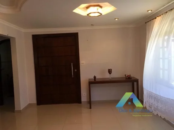Imagem SÃO CAETANO Casa condomínio semi aberto com segurança particular, 280 metros, 3 dormitórios, 3 salas, 4 vagas com piscina, churrasqueira, lareira.