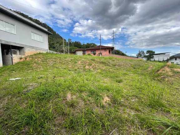 Imagem Casa com 2 dormitórios e Terreno de 596,46m² em Rodeio/SC