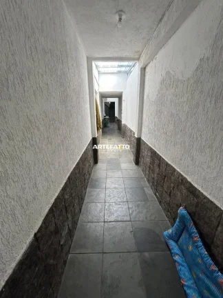 Imagem Excelente casa com ponto comercial a pouco metros do metrô