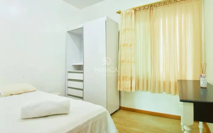Imagem Casa alto padrão, beira mar, com 340m², 5 quartos com suíte em Balneário Piçarras - SC