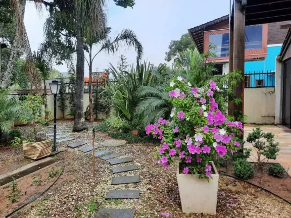 Imagem Casa de alto padrão mobiliada com 3 dormitórios sendo 1 suíte e 5 vagas de garagem em Penha