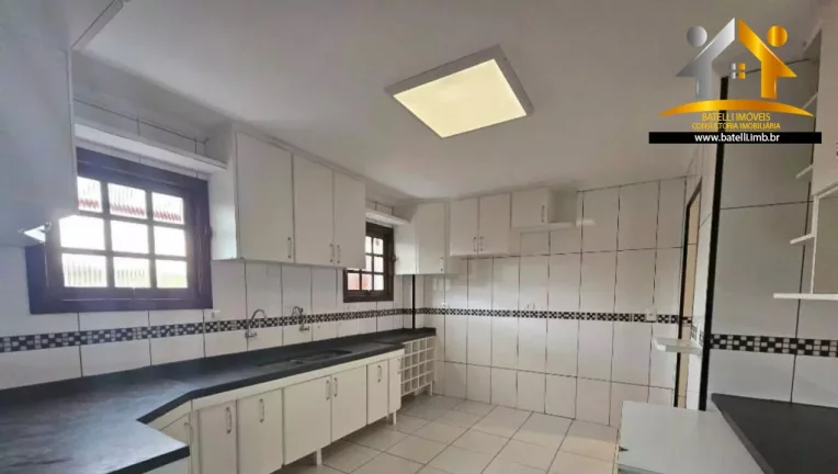 Imagem Casa à venda no condomínio Petit Village na Granja Viana - Batelli Imóveis