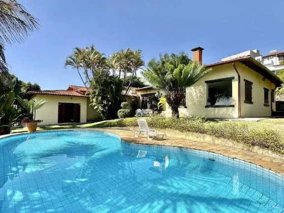 Imagem Cond. Vila Velha - Rústica, TÉRREA em 4 lotes, 5 dorm/3ste, piscina!
