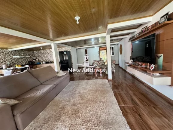 Imagem Casa em Alto Lage: 300 m², 5 quartos, 3 banheiros, garagem. Dois pavimentos. Financiável.