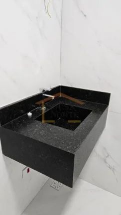 Imagem Sobrado com 3 dormitórios, sendo 1 suíte, lavabo, 2 banheiros e garagem para 2 veículos. Os ambie...