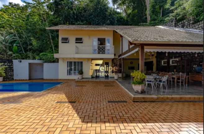 Imagem BELÍSSIMA CASA COM 04 QUARTOS, SENDO 03 SUÍTES, COM UMA LINDA PISCINA, À VENDA EM FRADINHOS, VITÓRIA/ES!