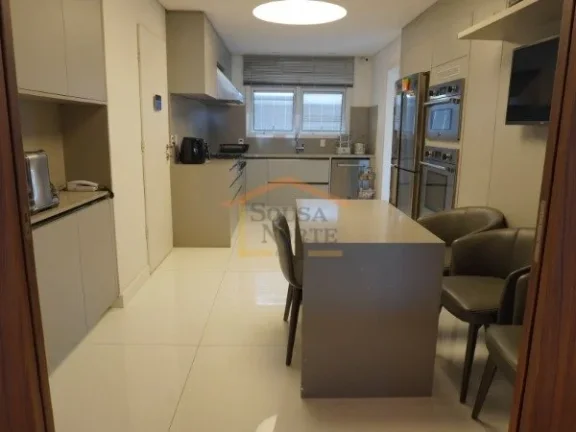 Imagem Apartamento de alto padrão, 297m², porteira fechada, 3 dormitórios, sendo 3 suites, 1 com hidroma...