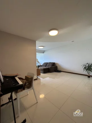 Imagem Residência de 3 Quartos com Vista para o Mar e o Morro do Moreno na Praia da Costa