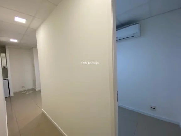 Imagem Sala Comercial para Locação em Cerqueira César, São Paulo-SP: 1 sala, 1 banheiro, 1 vaga de garagem, 40m² de área.