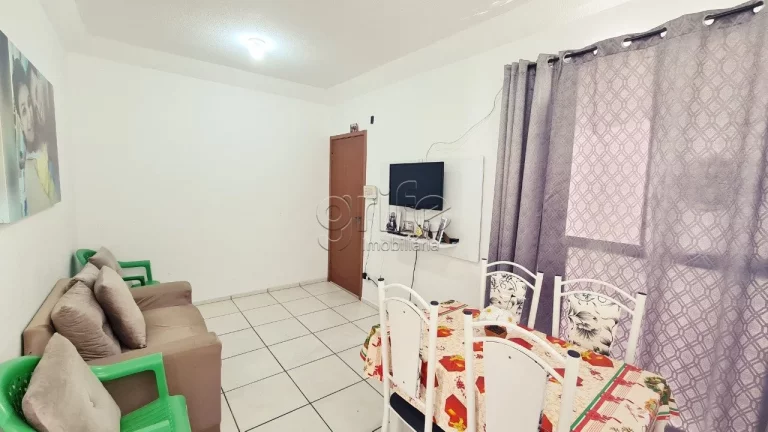 Imagem Apartamento de 2 quartos, 1 banheiro mais vaga de garagem, com transporte público e supermercados e...