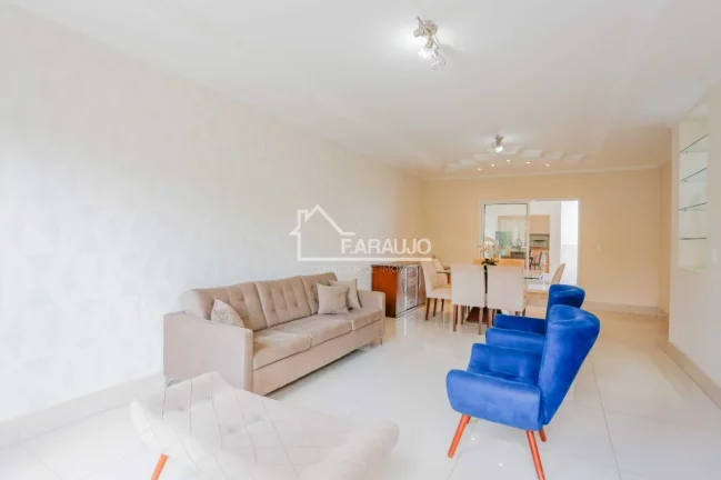 Imagem Casa em Condomínio à venda em Villa dos Inglezes com 330m² 3 suítes, 4 vagas