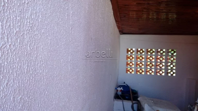 Imagem Casa térrea com 195 metros quadrados de área total, 3 quartos, ampla sala, cozinha, área de servi...