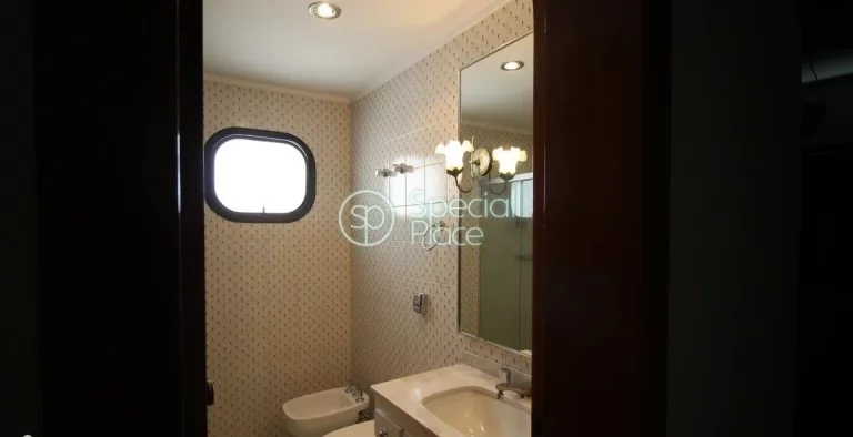Imagem Amplo apartamento à venda com 4 quartos, sendo 2 suítes, e 4 banheiros no total. Este apartamento ...