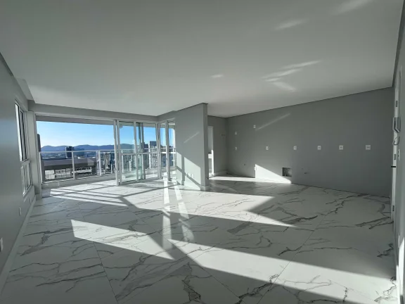 Imagem Apartamento com 3 suítes e 3 Vagas de Garagem no Centro Itajaí/SC