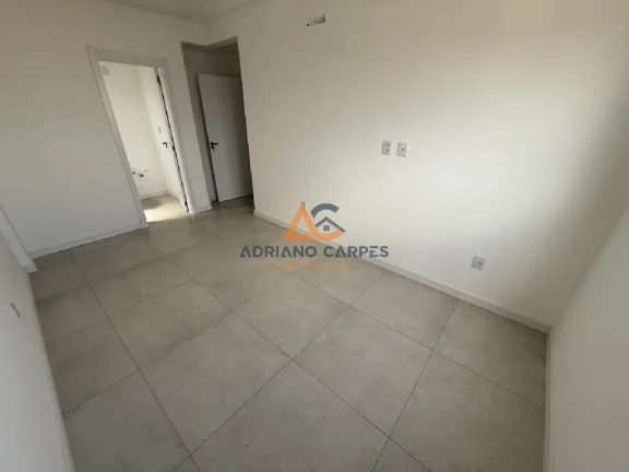 Imagem Apartamento novo, frente mar com 87m², 2 suítes e churrasqueira a carvão na Meia Praia - Navegantes Adriano Carpes Imóveis vende!