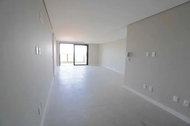 Imagem Apartamento com 3 dormitórios sendo 1 suíte e 2 vagas de garagem na praia Brava em Itajaí/SC