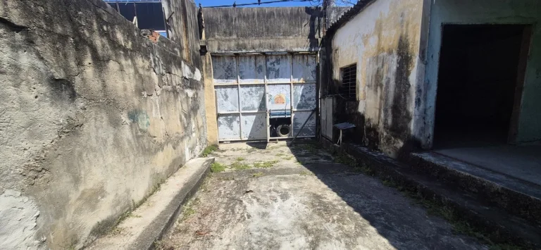 Imagem Galpão para Venda em Rio de Janeiro, CORDOVIL, 2 dormitórios, 2 banheiros, 10 vagas
