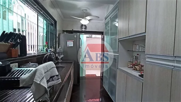 Imagem Lindo Sobrado Geminado com 3 dormitórios à venda, 204 m² por R$ 800.000 - Vila Ponte Nova - Cubatão/SP