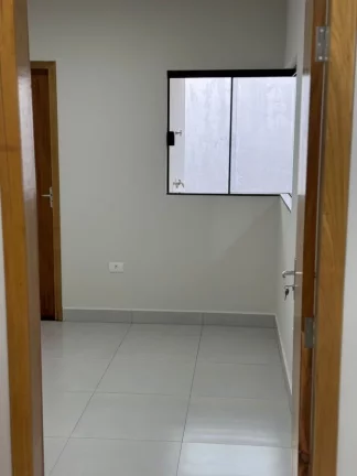 Imagem Alto Padrão para Venda em Maringá, Conjunto Habitacional Requião, 3 dormitórios, 1 suíte, 2 banheiros, 1 vaga