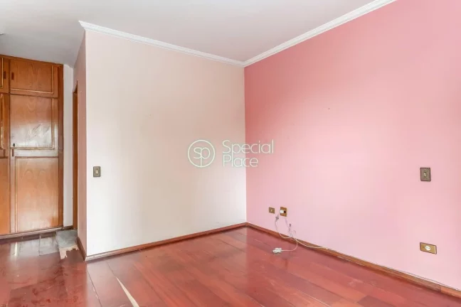 Imagem Apto rico em iluminação natural e repleto de janelas grandes. Vista eterna e para as arvores e o m...