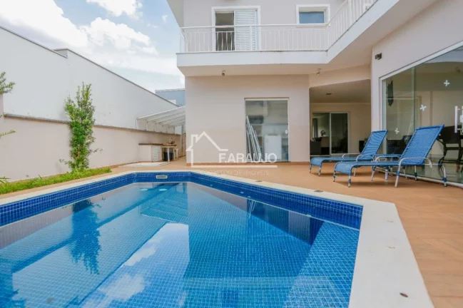 Imagem Casa em Condomínio à venda em Villa dos Inglezes com 330m² 3 suítes, 4 vagas