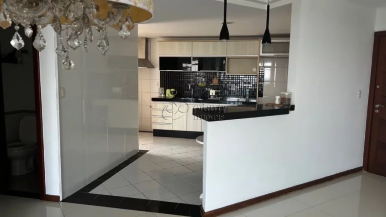 Imagem Apartamento de luxo à venda na Glória, Macaé-RJ: 3 quartos, 1 suíte, 2 salas, 1 vaga de garagem e 173,75m² de área.