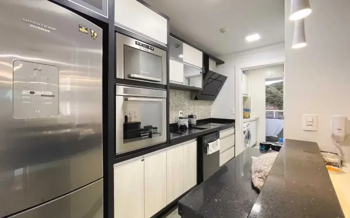 Imagem Apartamento mobiliado com 2 suítes e 2 vagas de garagem na Praia Brava em Itajaí