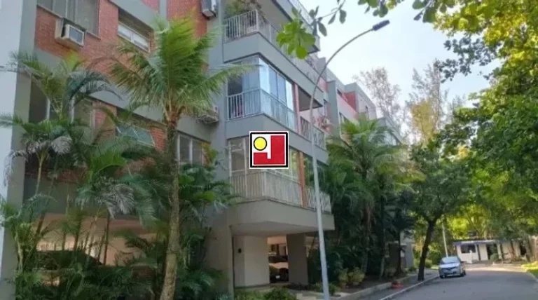 Imagem Vendo 3Q Jardim Europa, em frente ao BarraShopping, dependências, 2 vagas, churrasqueira, quadra poli, campo de futebol e volei de praia, pier, balsa